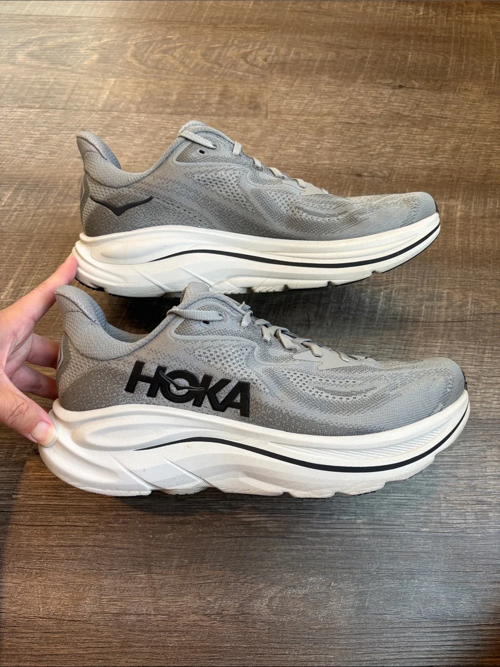 Hoka Clifton 10 Running Shoes Men’s 9 Light Grey/Black Athletic